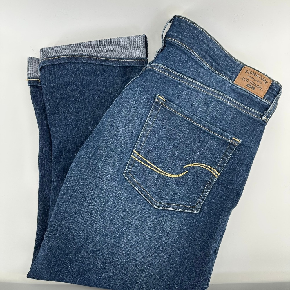 Signature Levi Strauss Gold Mid Rise Capri Jeans Womens Size 16 W33 Blue Denim